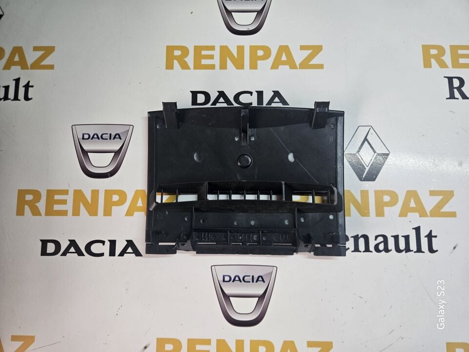 MEGANE 2 RADYO - SAAT GÖSTERGE ÇERÇEVESİ ARKA SİPERLİĞİ 8200491115 - 7701474568