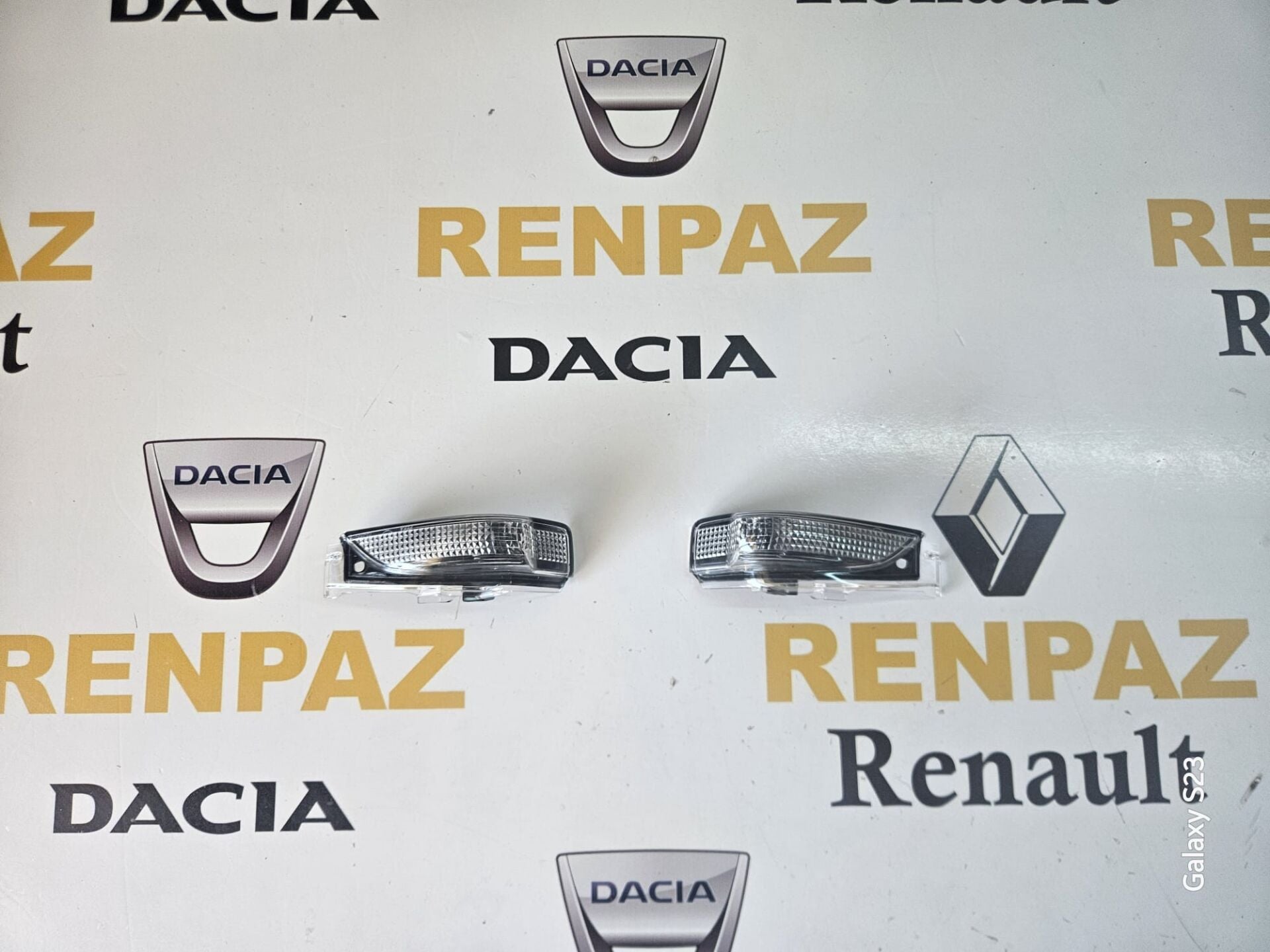 TOYOTA COROLLA AURİS VERSO AYNA SİNYALİ 8173102120 / 8174102040