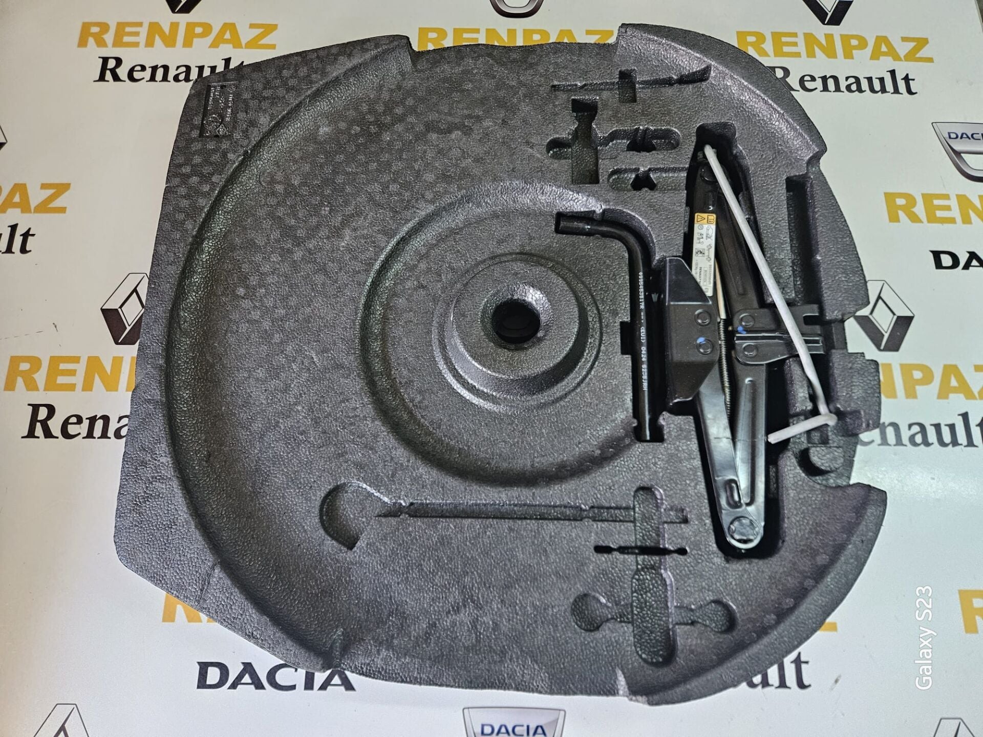 CAPTUR 2 / NISSAN JUKE ARAÇ KRİKO SETİ 997502195R - 995500984R