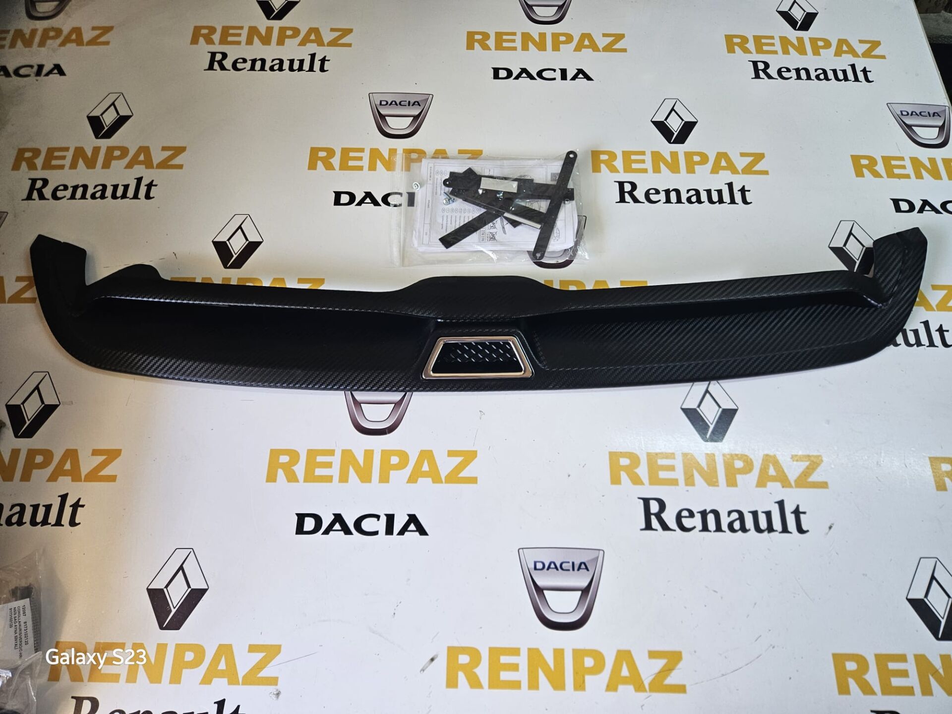 MEGANE 3 ARKA TAMPON SPOYLERİ ORJINAL 8201276198 - 8201276215