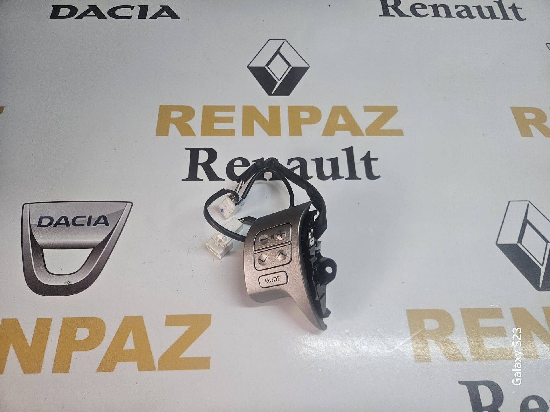TOYOTA COROLLA MATRİX DİREKSİYON SES DÜĞMESİ 84250-02110 / 8425002110