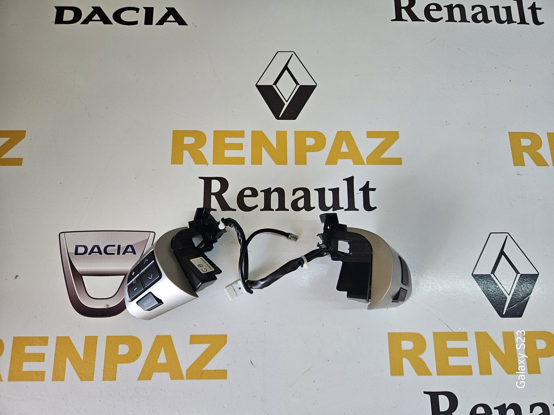 TOYOTA COROLLA DİREKSİYON RADYO KUMANDA DÜĞMESİ 84250-02240 / 8425002240