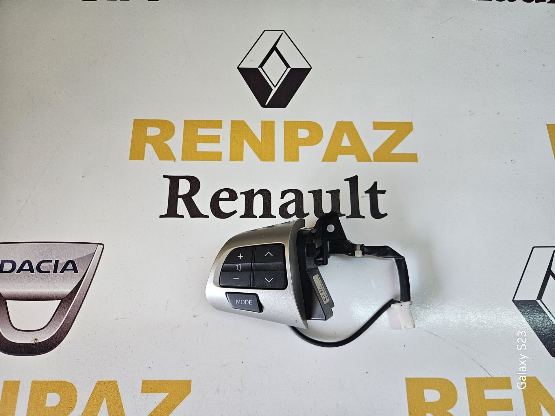 TOYOTA COROLLA DİREKSİYON RADYO KUMANDA DÜĞMESİ 84247-02070 / 8424702070