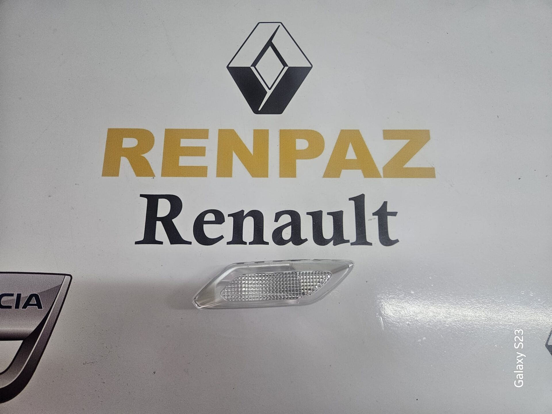 RENAULT TALIANT /SANDERO ÇAMURLUK SİNYALİ SAĞ 261612750R
